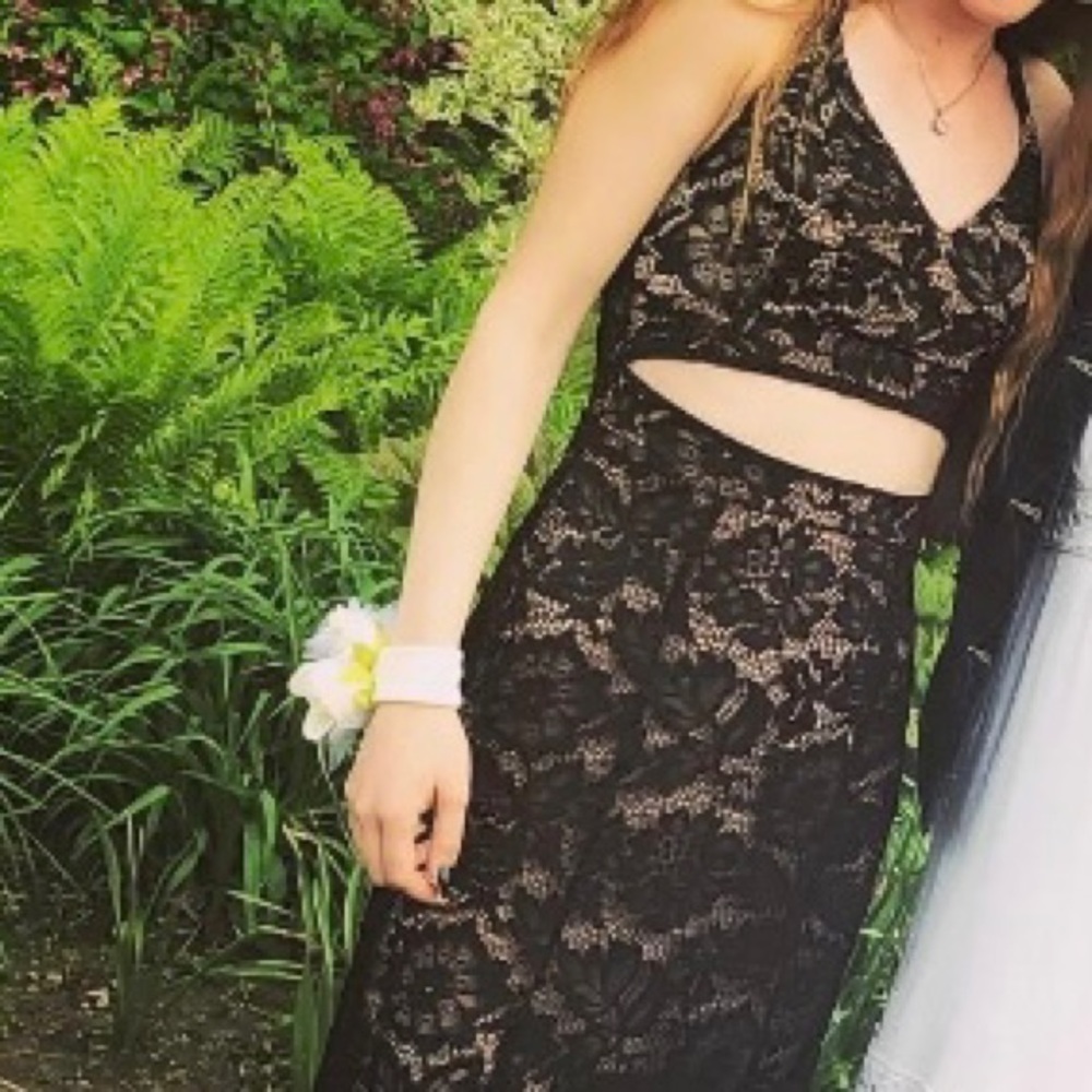 Dress - Picture 2 of 8